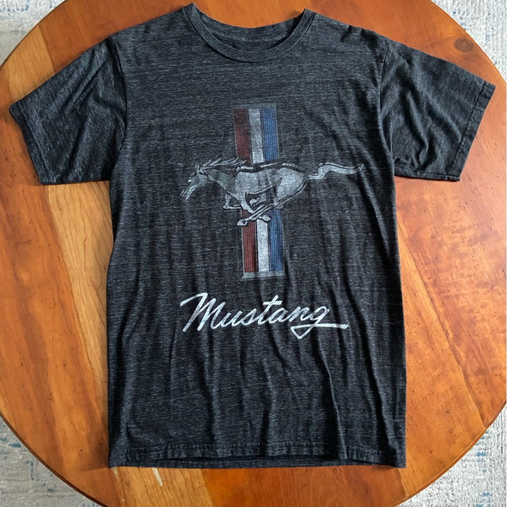Ford Mustang Gray T-shirt Men’s Small